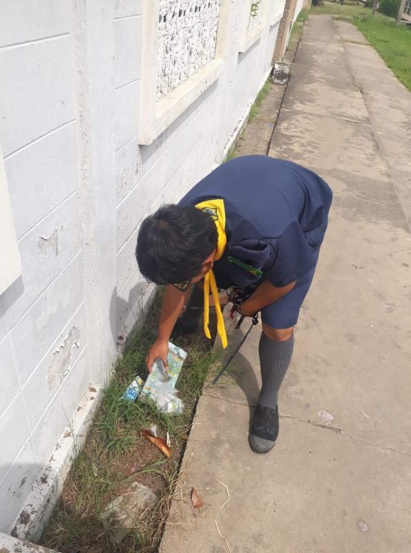 เก้บขยะข้างคลอง