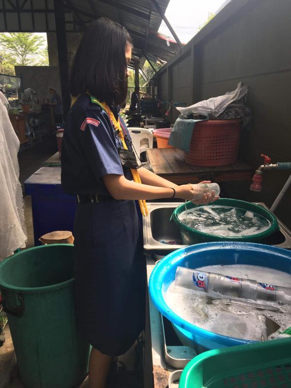 ช่วยกัรล้างแก้วน้ำ