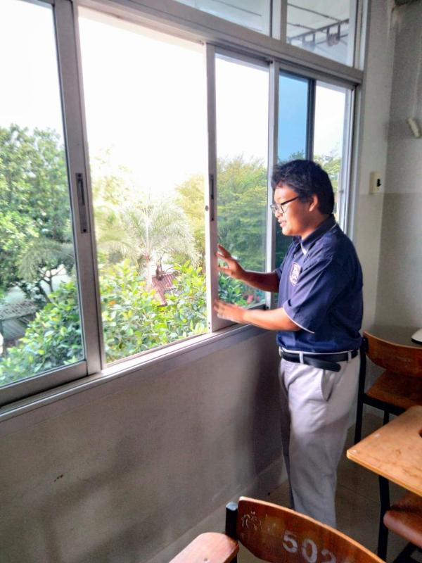 ปิดหน้าต่างในห้องเรียน