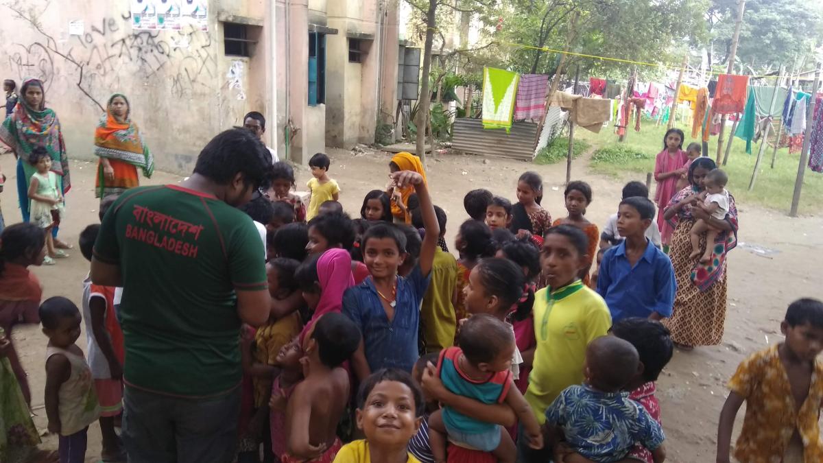 পথশিশুদের শিক্ষাদান