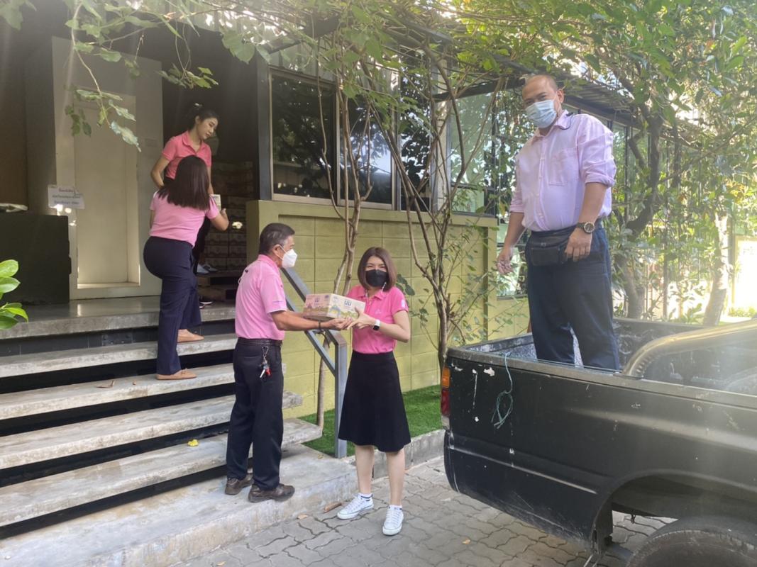 จิตอาสา เตรียมนมโรงเรียนบริการให้ผู้ปกครอง