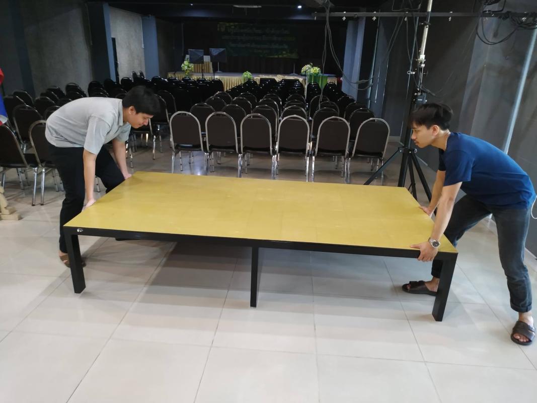 ยกเวที
