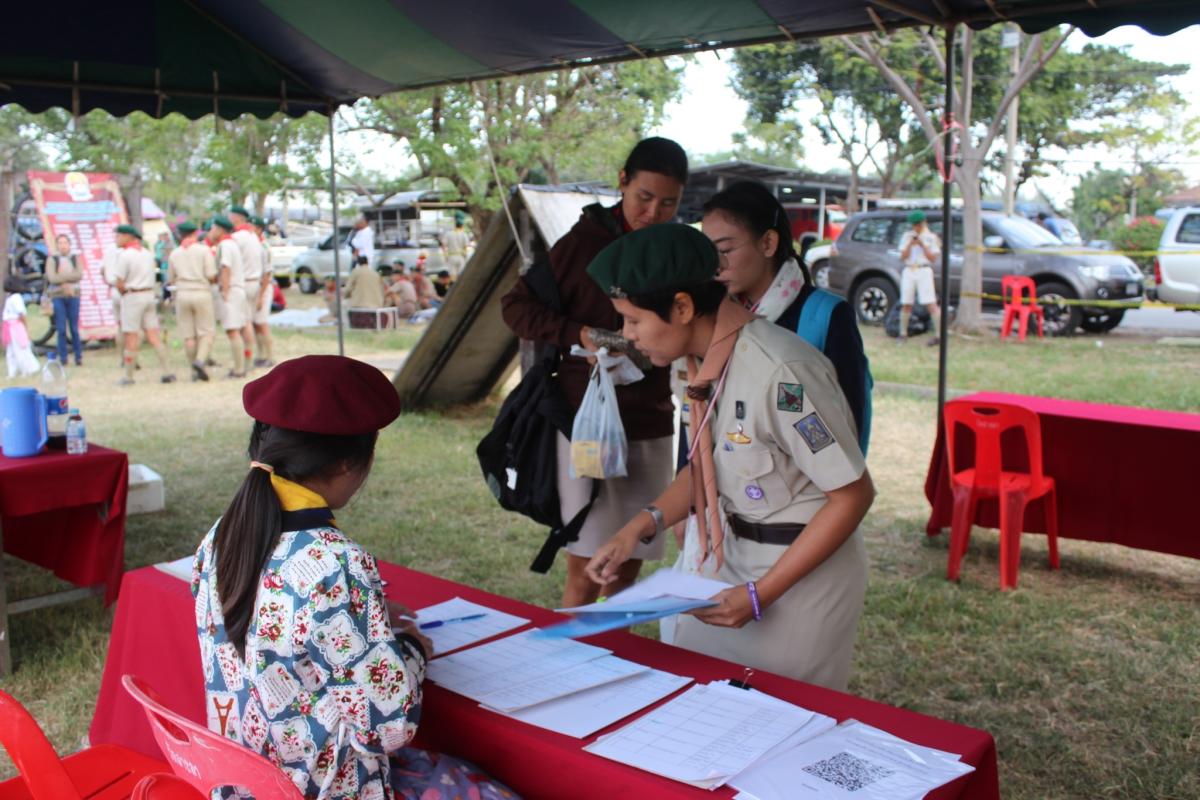 ควบคุมนักเรียนเข้าร่วมการเเข่งขันการสร้างอุปกรณ์เพื่อให้บริการเนื่องในงานศิลปหัตถกรรมระดับชาติครั้งที่ 69 ปี 2562