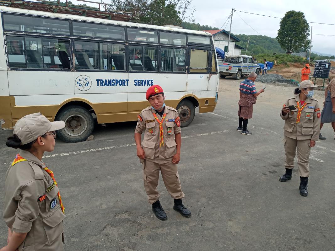 Making peoples to maintain social distance.