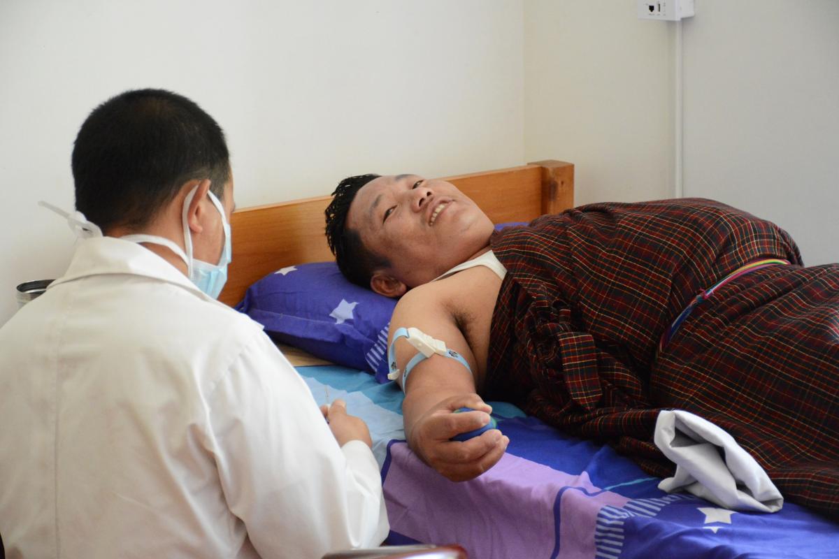 Donors Donate Blood to Save Life