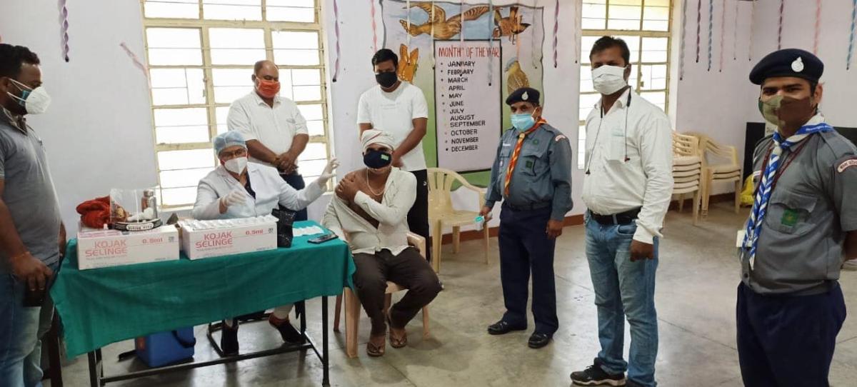 HELP IN VACCINATION CENTER