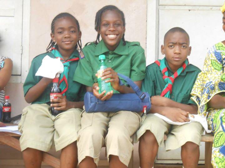 Remise des dons en nature aux orphelins