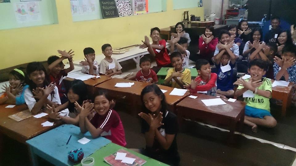 PRABUHI Literacy Club serve Free Weekly English Course in Pasundan Village, Bandung