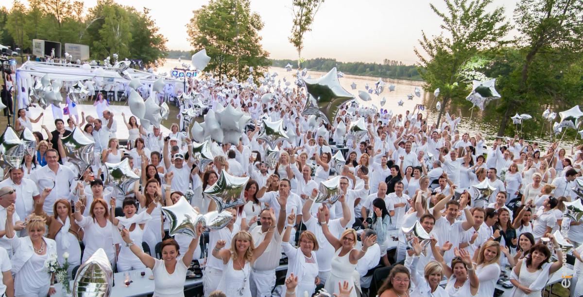 Démontage de la divine Soirée Blanche 2014 pour la Fondation René-Verrier