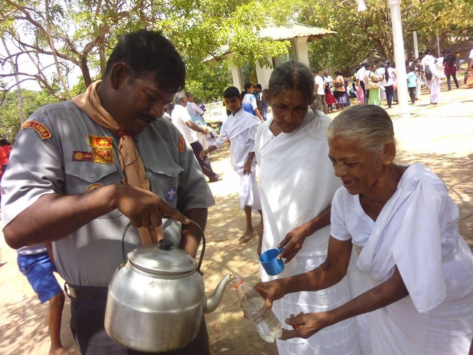 Scouts  from Sri Lanka  provide free water to the Devotees 
