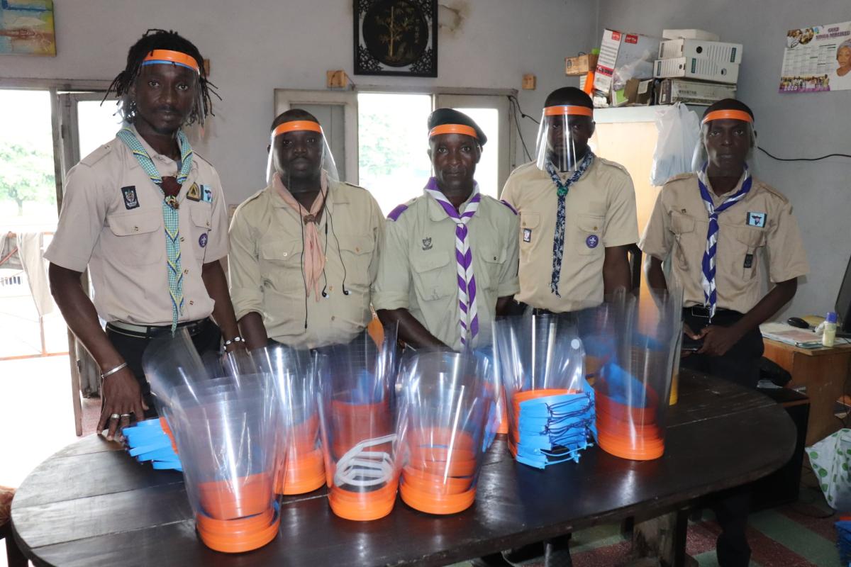 Scouts contre le COVID 19/ Fabrication des Visière de protection