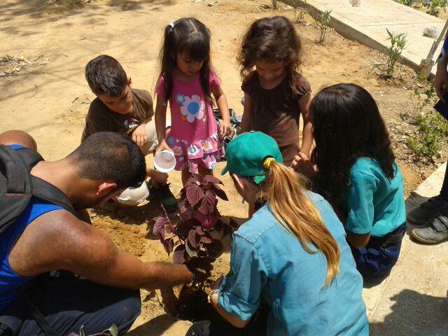 SERVICIO EN LA PLAZA BADEN-POWELL DE MARACAIBO, ESTADO ZULIA, VENEZUELA.
