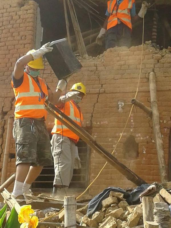 HELP NEPAL EARTHQUAKE VICTIM  PEOPLE