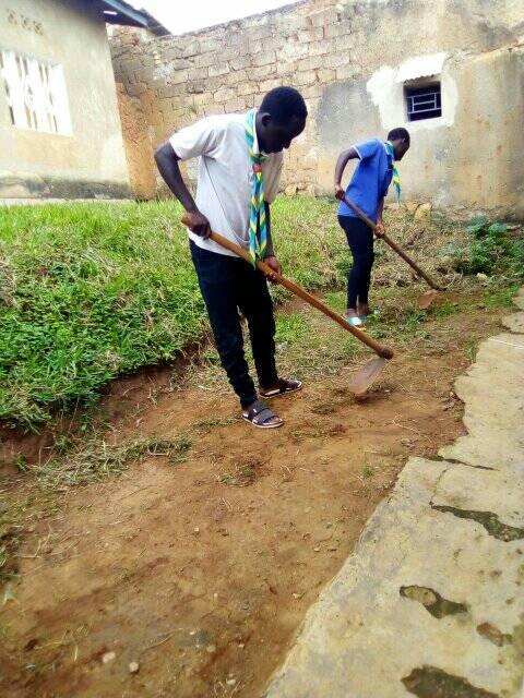 Good deed of help lady who have arrived in old age