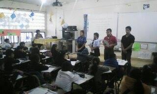 Arropando a un amigo