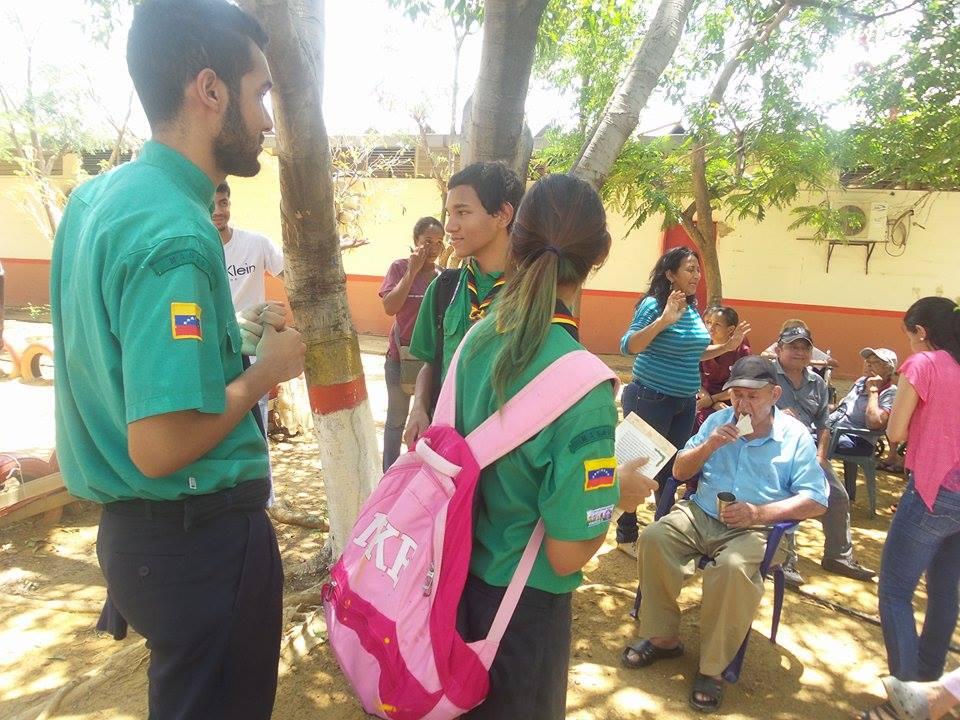 SERVICIO DE LECTURA EN VOZ ALTA CON LOS ANCIANOS
