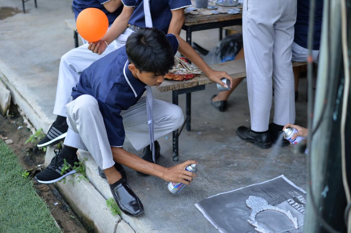 กิจกรรมอาสาทำชุดรีไซเคิลประกวดงานวันภาษาไทย