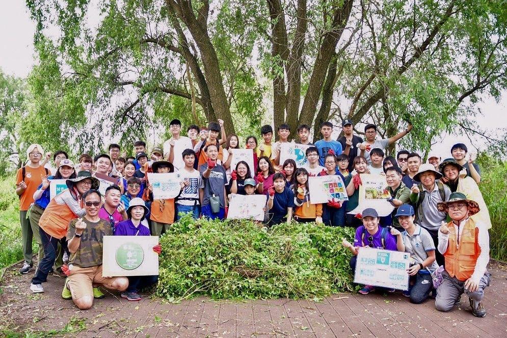 Volunteer Activities to remove ecological disturbance plants in Janghang Wetland.