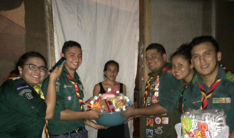 Entrega de Canasta Familiar 