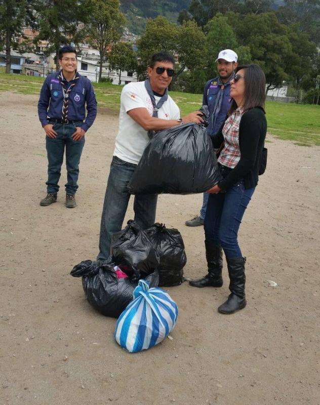 Proyecto de Servicio a la Comunidad "Regala Esperanza" Navidad 2015
