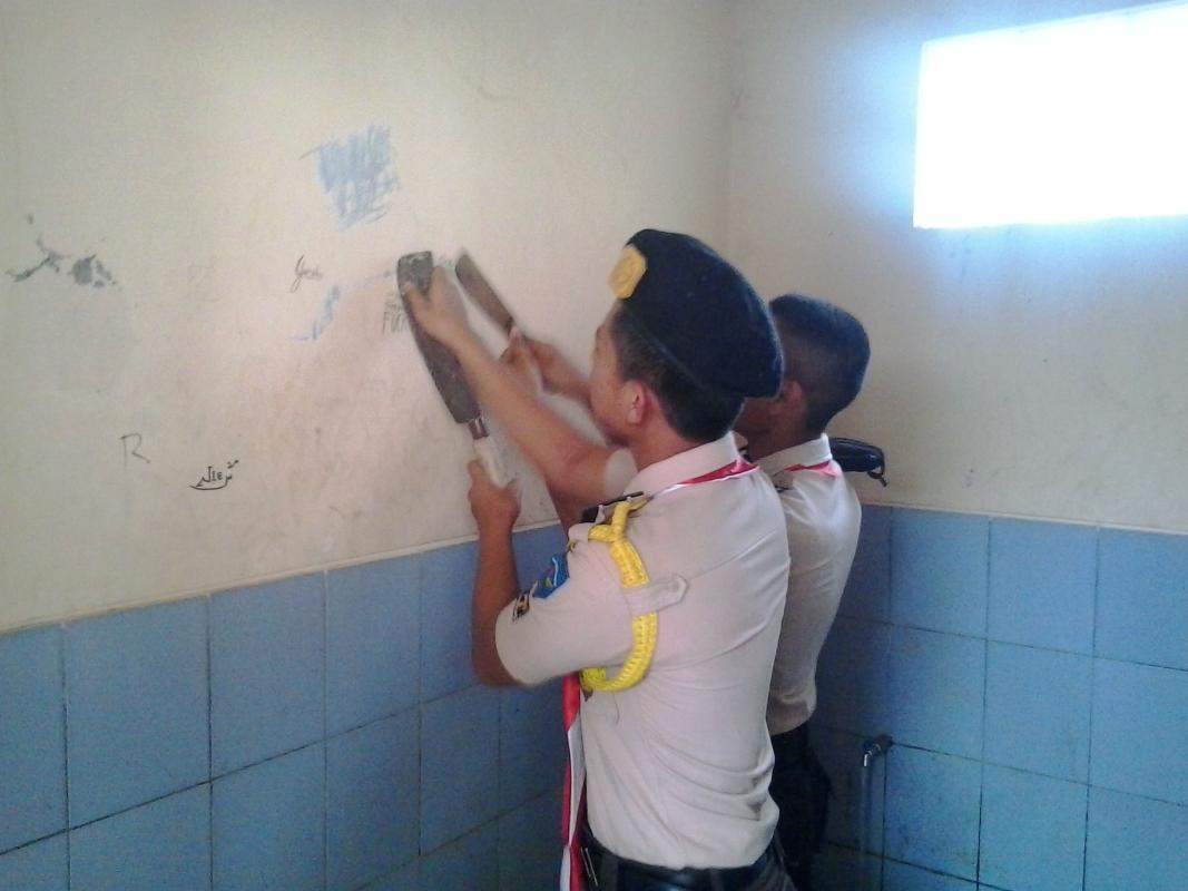 Membersihkan Tulisan Provokatif dan Tidak Sopan