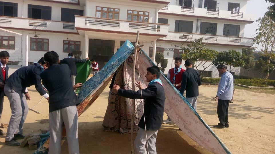 तम्बू निर्माण प्रातियोगिता।