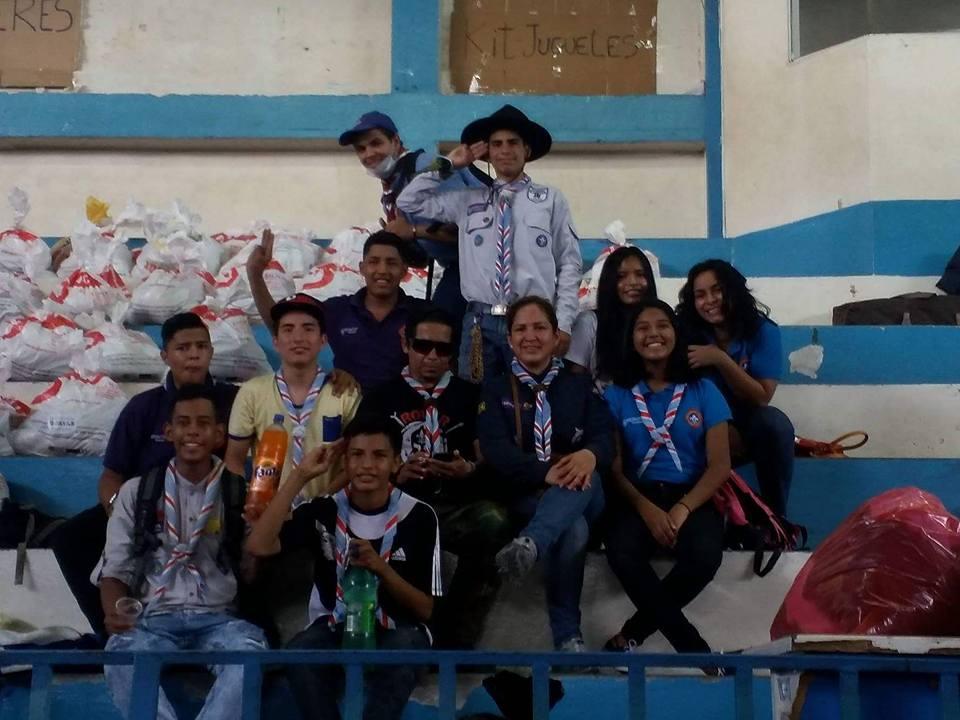 Ayuda en centros de acopio tras terremoto en Ecuador