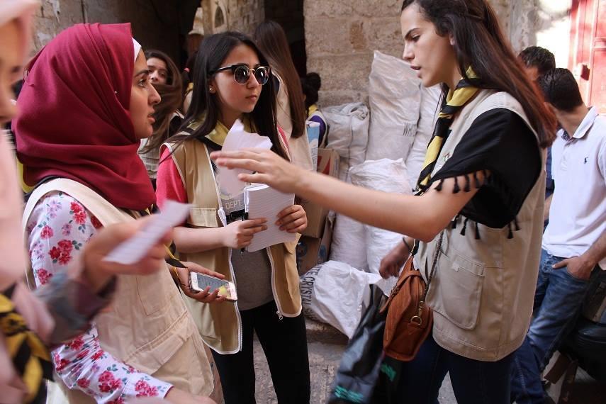 The group campaign before Eid to distribute new clothes to the people in need اختممت كشافة مرشدات الصداقة الفلسطينية حملة "عيدكم صدقة " لعيد الفطر