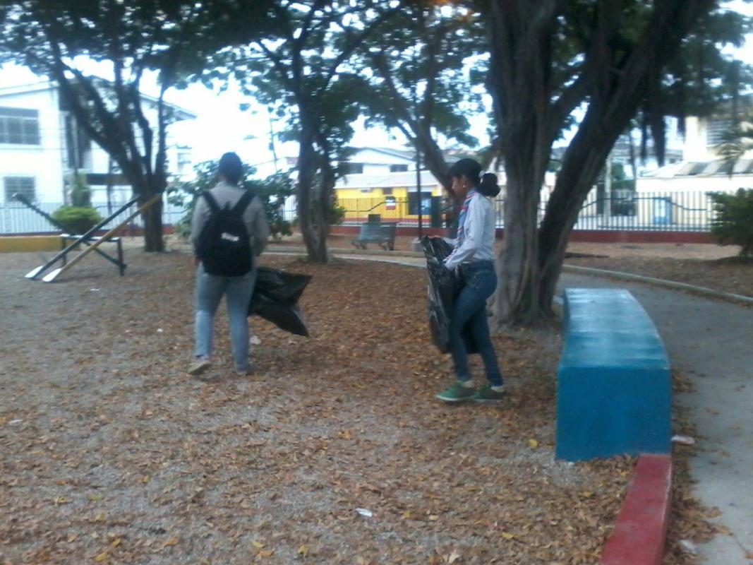 limpieza del parque de los caminantes 