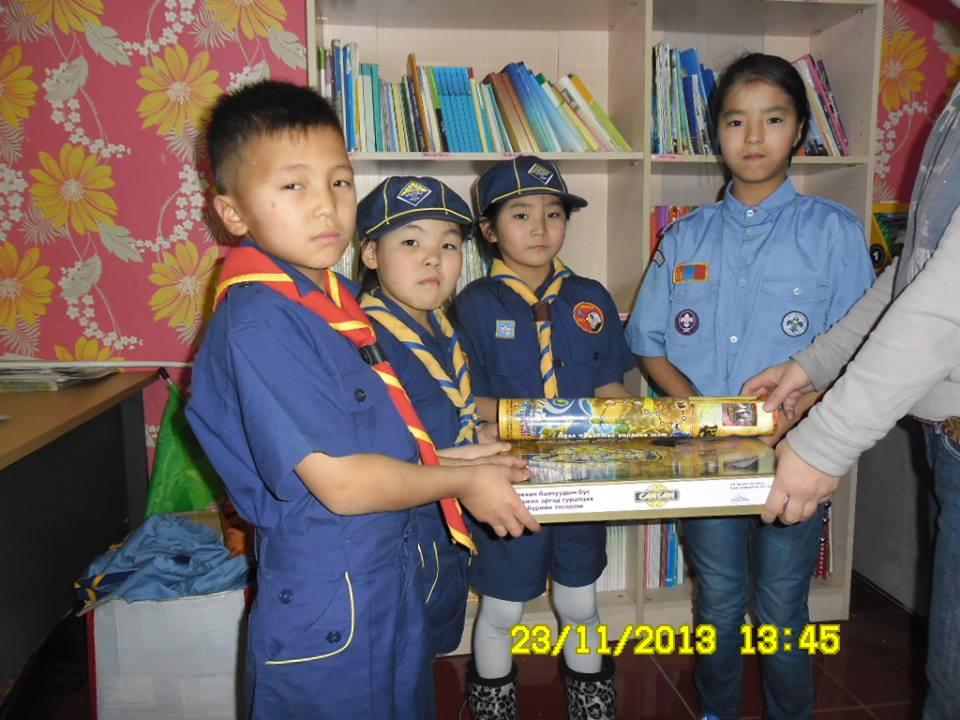 Scouts help each other