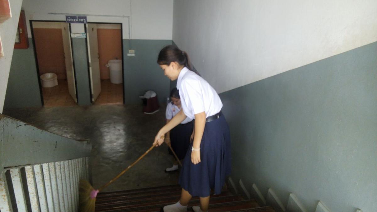 กวาดบันไดอาคาร3