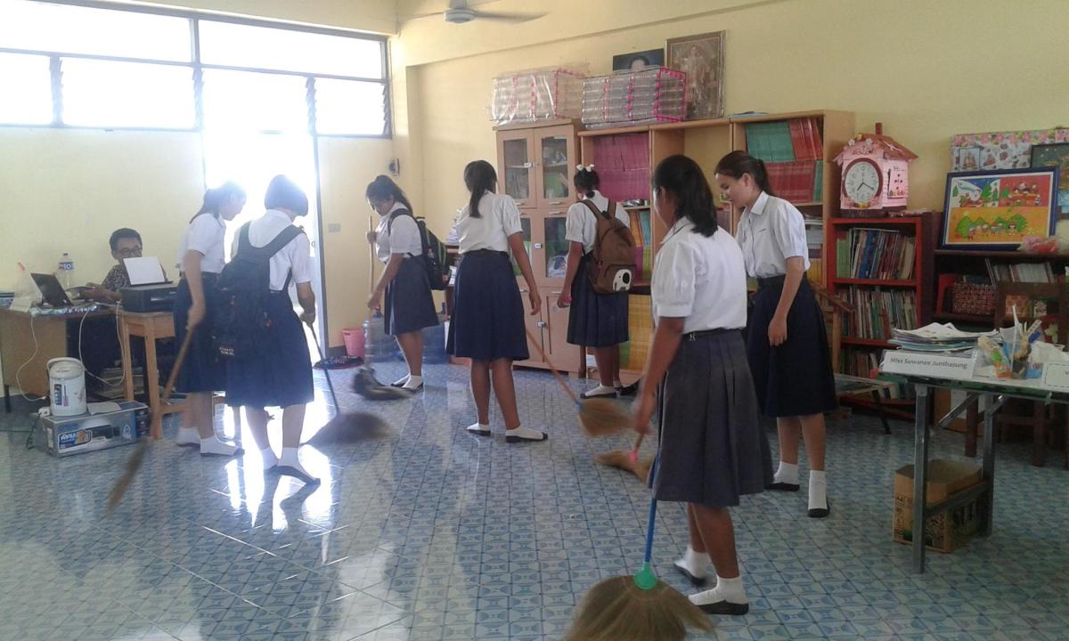 ทำความสะอาดห้องศูนย์ภาษาอังกฤษ