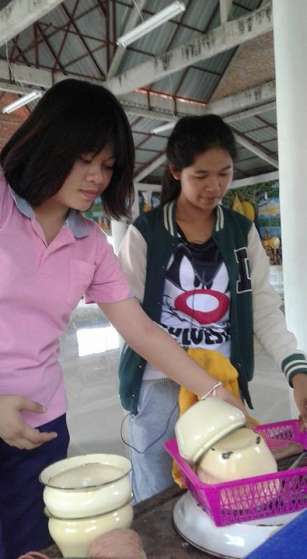 เช็ดจานล้างจาน ณ วัดเอรวัณ บ้านแจ้งตราด ตำบลบ้างเจียง อำเภอภักดีชุมพล จังหวัดชัยภูมิ