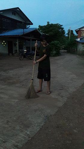 ทำความสะอาดถนนบริเวณชุมชน