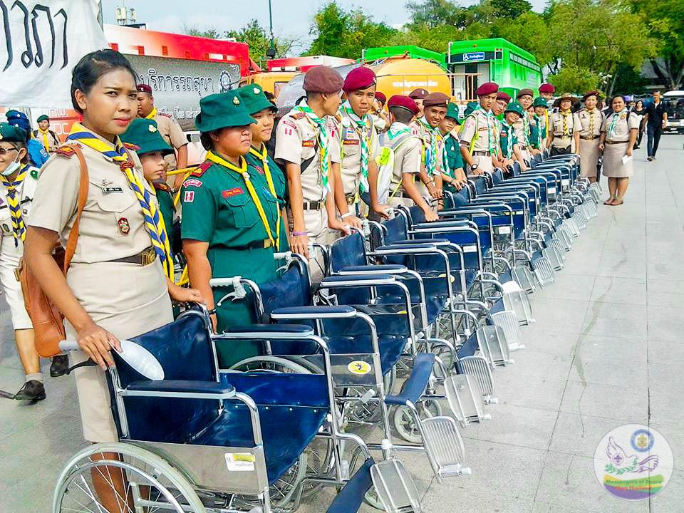 บำเพ็ญประโยชน์อำนวยความสะดวกแก่ประชาชนที่เดินทางมาถวายความอาลัย