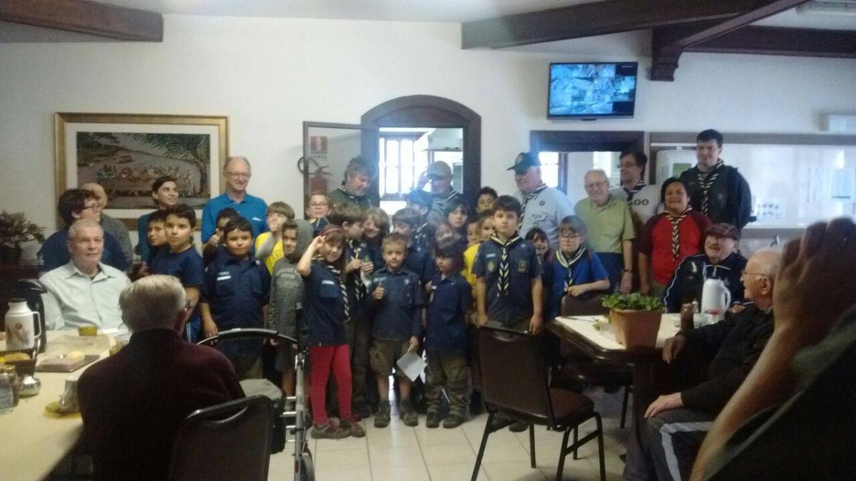 Visita a Residencia Marista Sao Jose. Colhendo a Paz e levando alegria