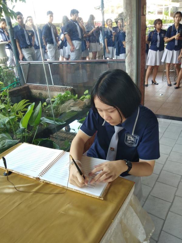 ลงนามถวายพระพรร.10