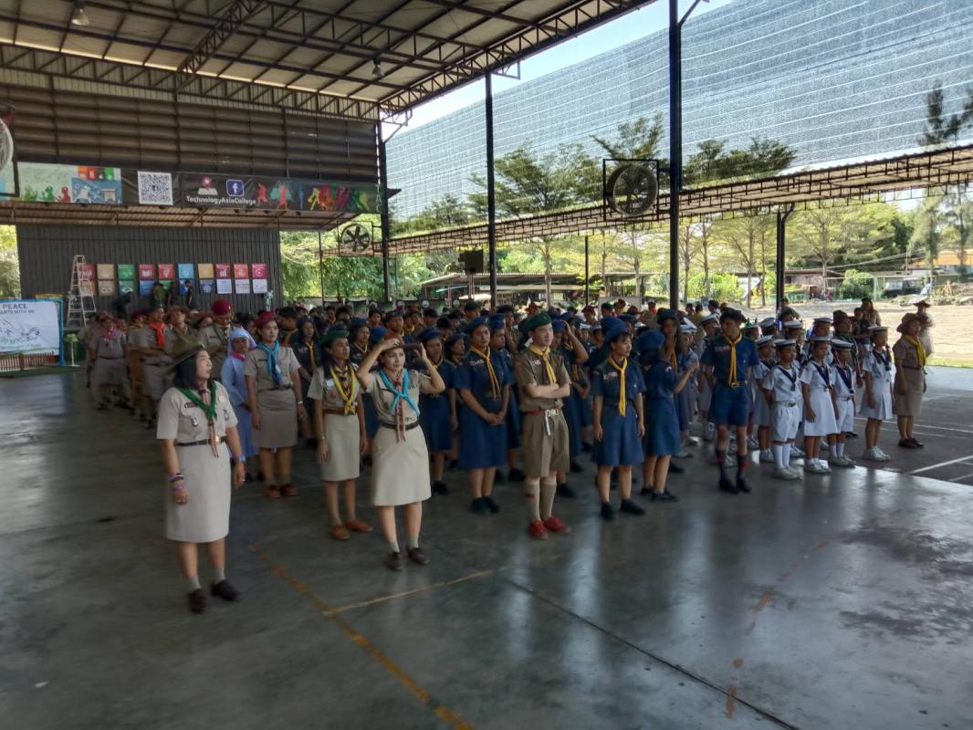 คณะลูกเสือร่วมกับร.ร.จันทศิริและวิทยาลัยเทคโนเอเชียเต้นเพลงmop danc