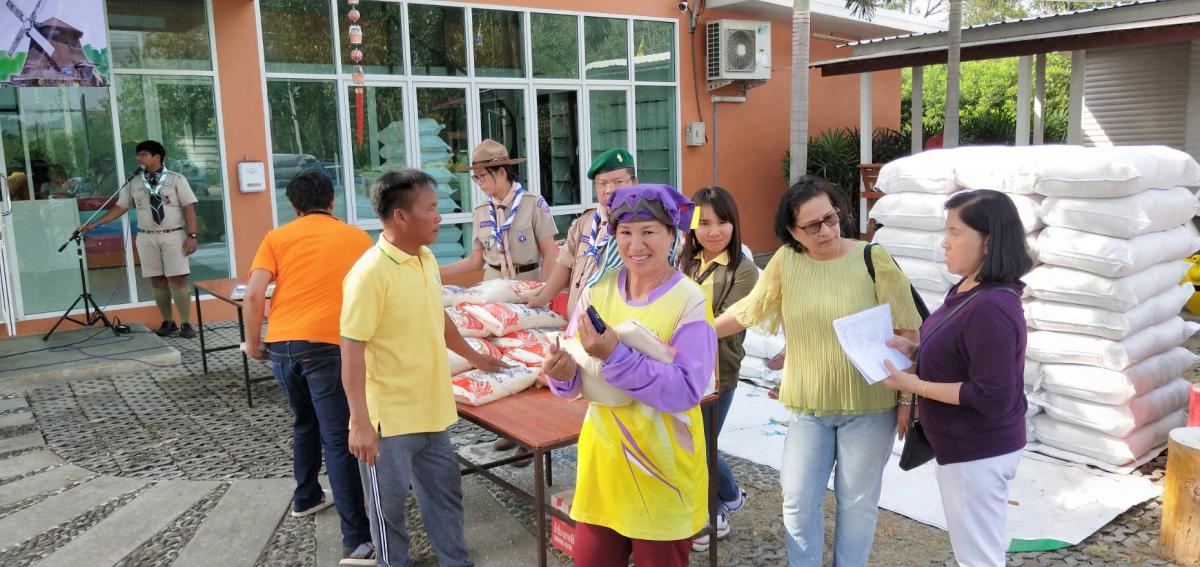 แจกข้าวสารในวันสมเด็จพระมาหาธีรราชเจ้า 25 พฤศจิกายน 2562