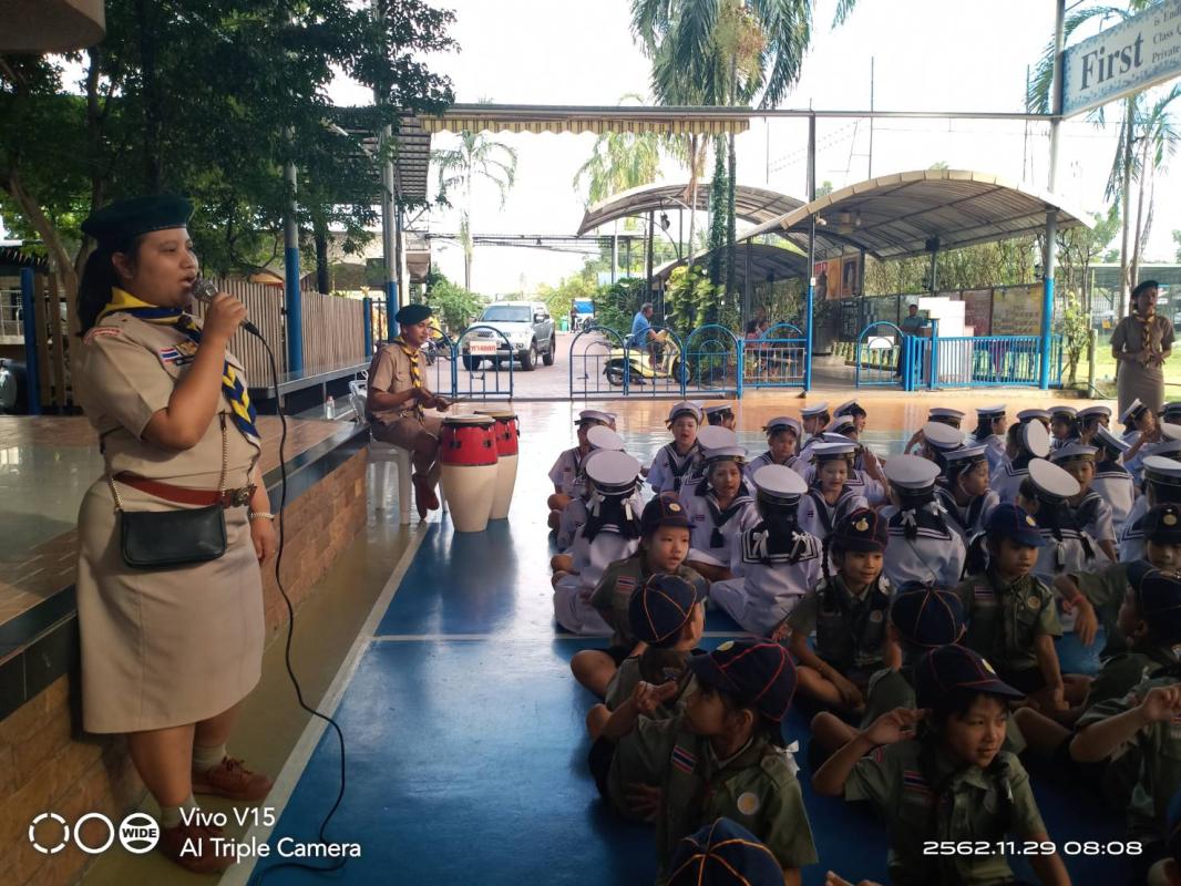 จิตอาสา ร้องเพลงในกิจกรรมนันทนาการให้กับลูกเสือเนตรนารี