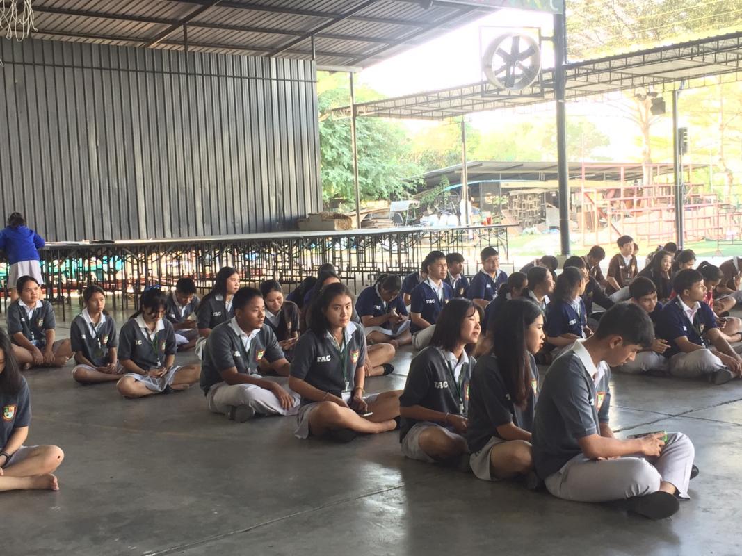 นั่งสวดมนต์​ทุกเช้าวันพฤหั​ส