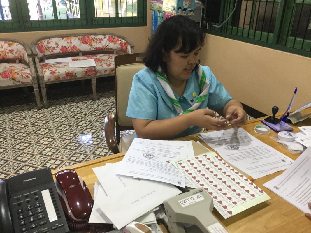 ช่วยติดเเละจัดทำจดหมายเเจกนักเรียน