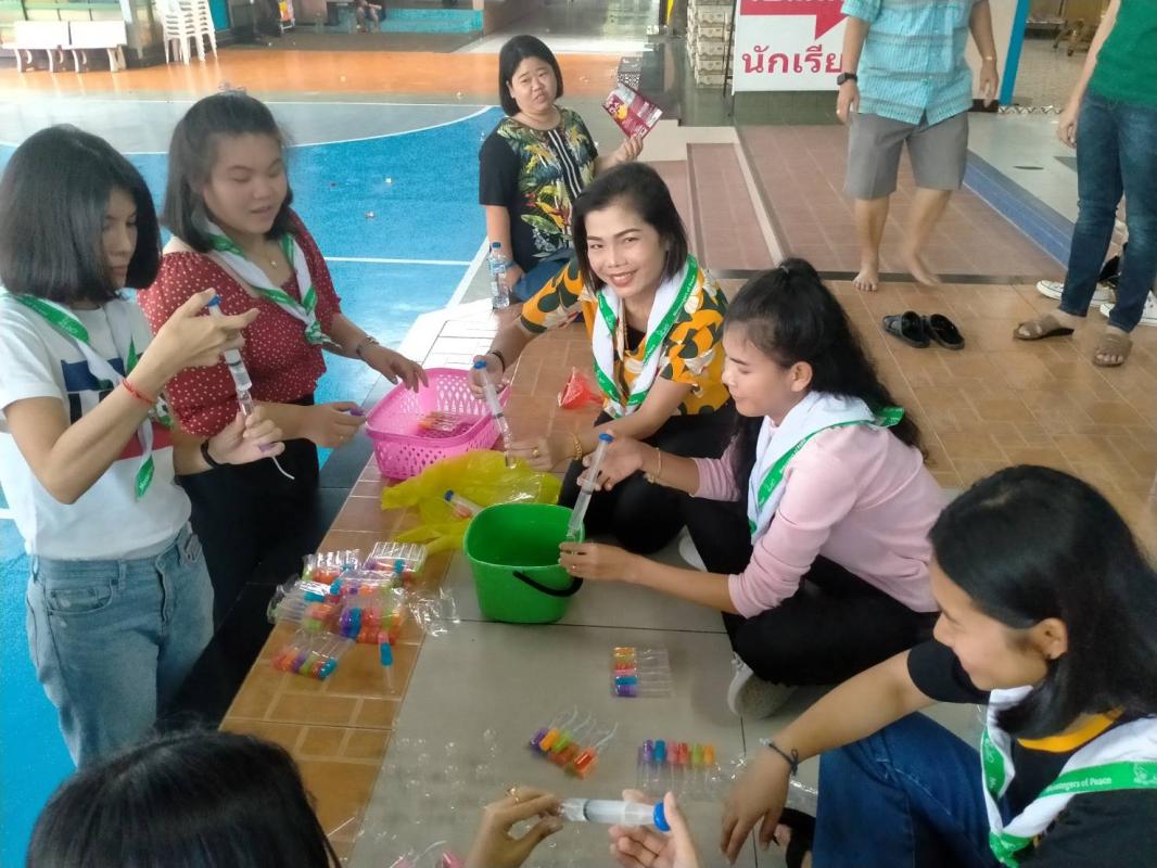 จิตอาสาทำเจลเเอลกอฮอลล์เเจกผู้ปกครอง