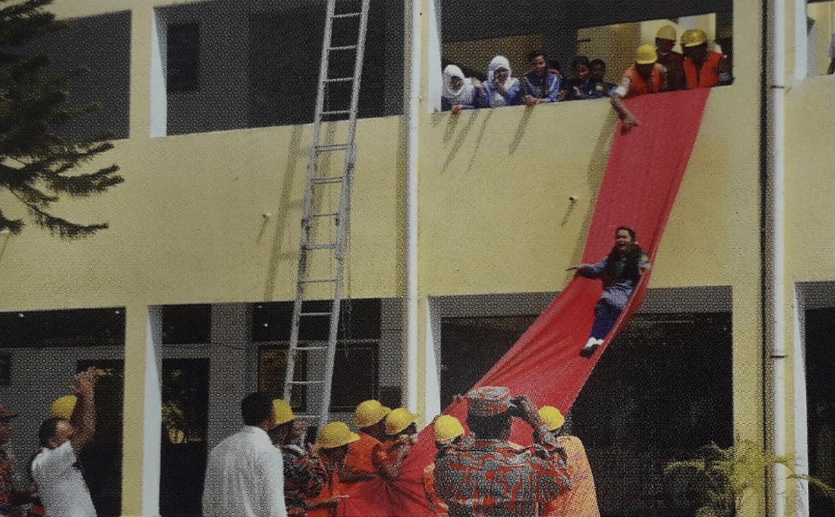 অগ্নি নির্বাপন ও সচেতনতা মহড়া 