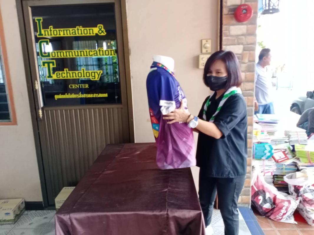 จิตอาสาจัดเก็บเสื้อวิ่ง