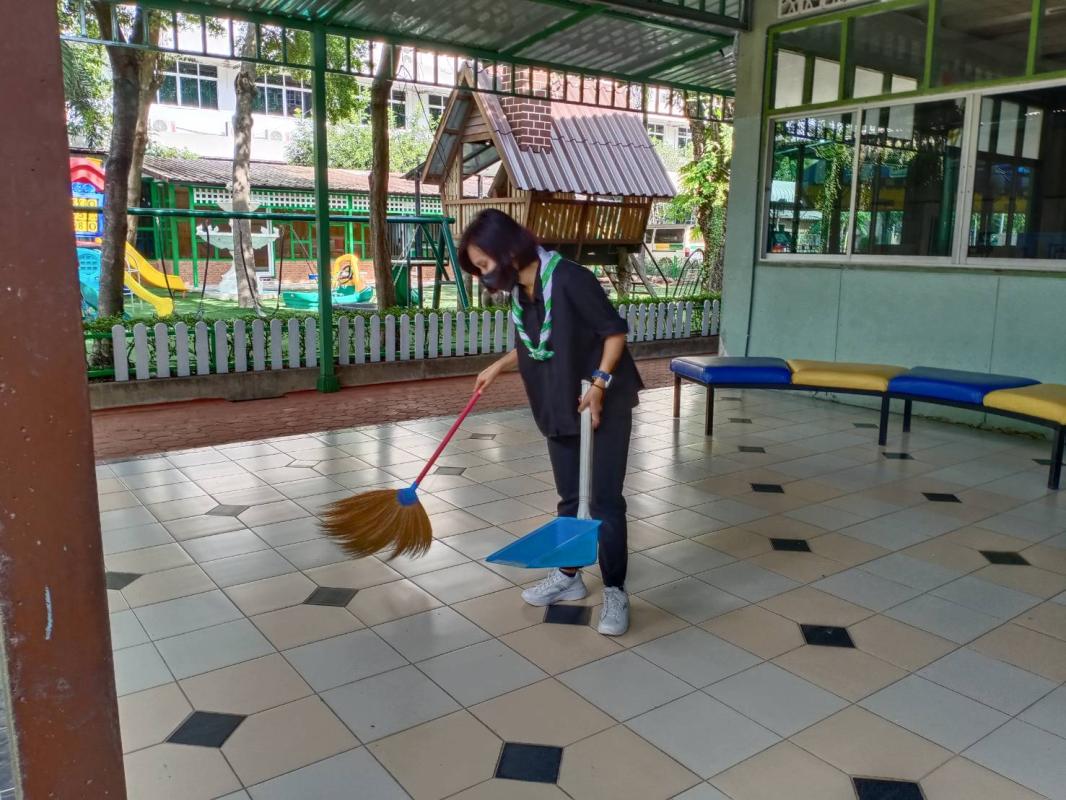 จิตอาสากวาดโรงเรียน