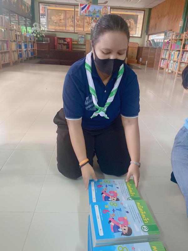 จิตอาสาจัดหนังสือ