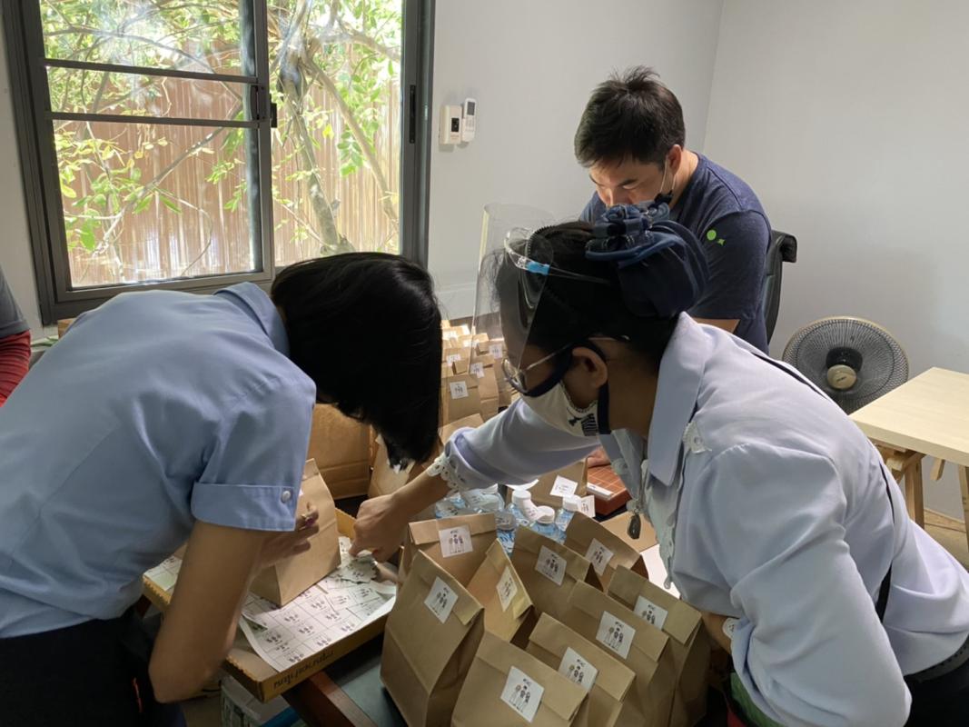 ติดสติ๊กเกอร์