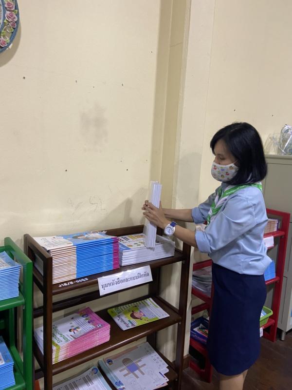 จิตอาสาจัดหนังสือ