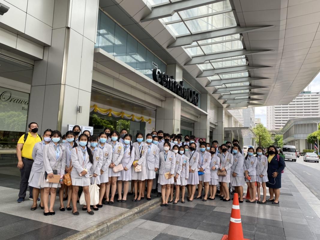 พานักเรียนไปศึกษาดูงาน Research Expo